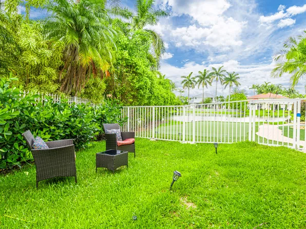 (undisclosed Address), Hollywood, FL 33029