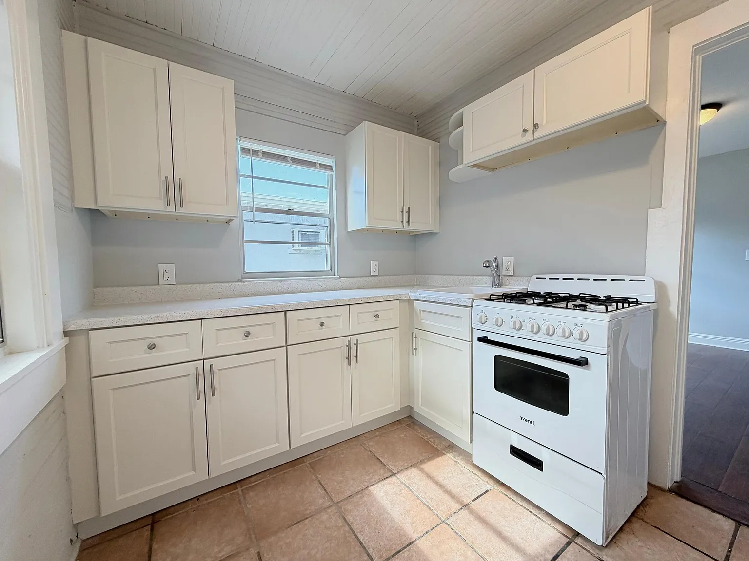 1 bed, 1.0 bath, 500 sqft, $1,600 — Photo 2