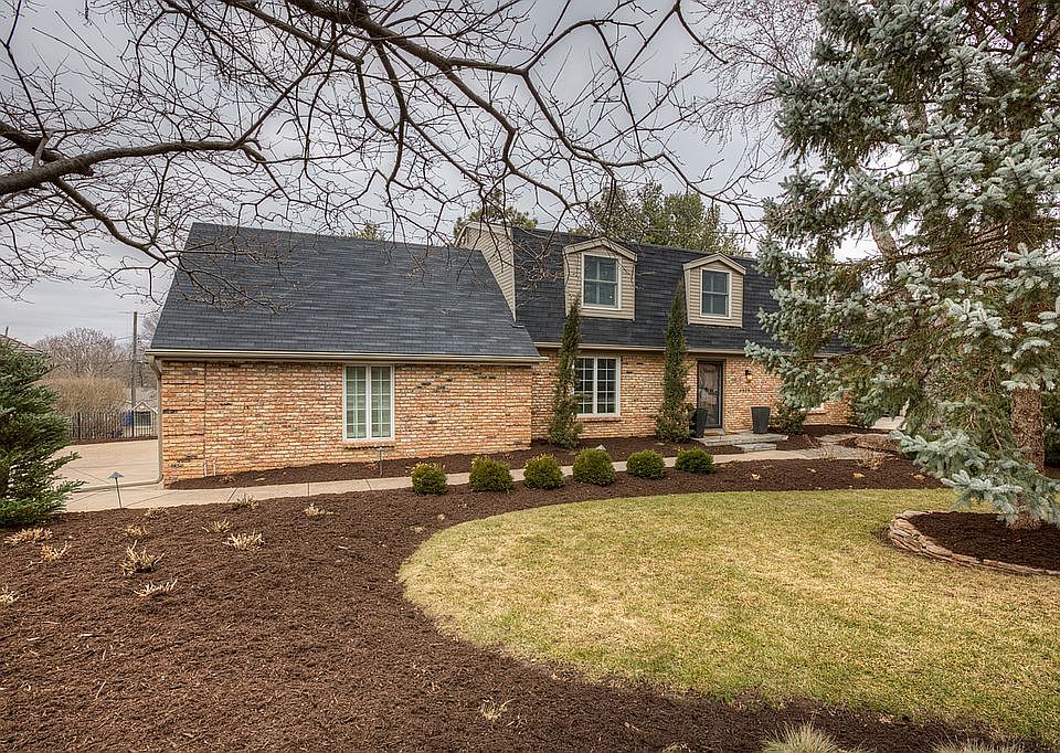 Two-Car-ATTACHED Garage!