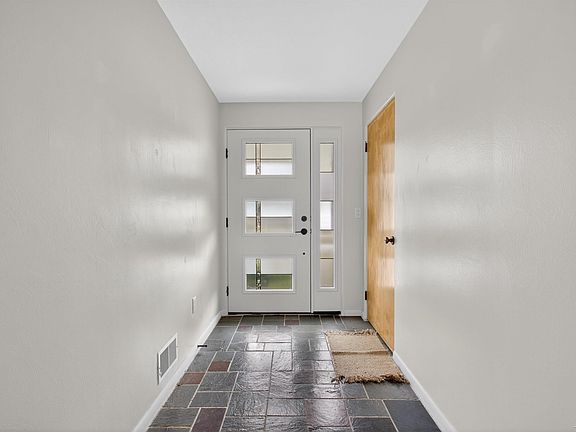 5th image of 4914 Campau Dr