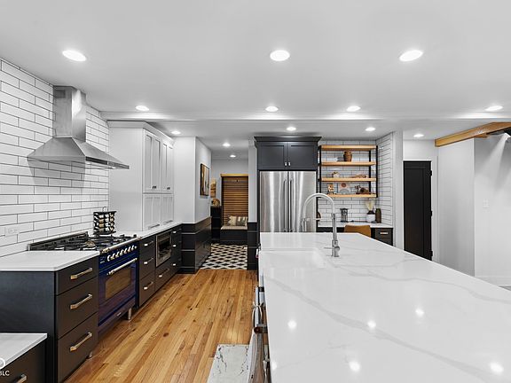 4th image of 229 Brighton Ct