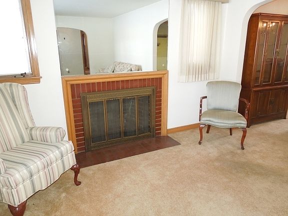 4th image of 498 Highland Ct