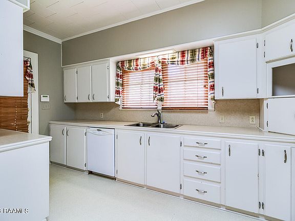 3rd image of 206 E Smiley St