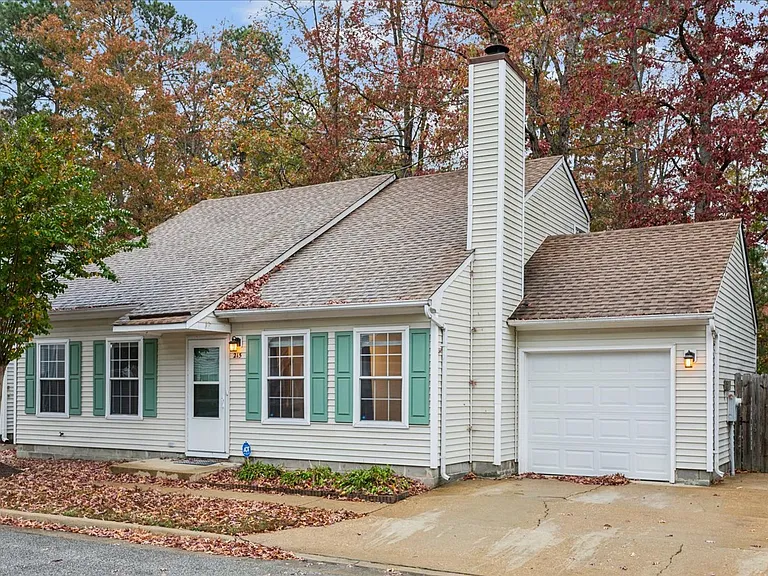 215 Old Bridge Ct — Photo 4