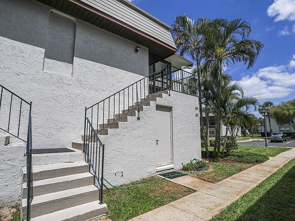 2nd image of 94 Windtree Ln