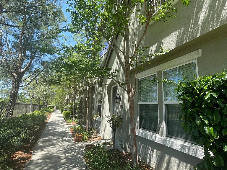 27237 Riverview Ln — Photo 3