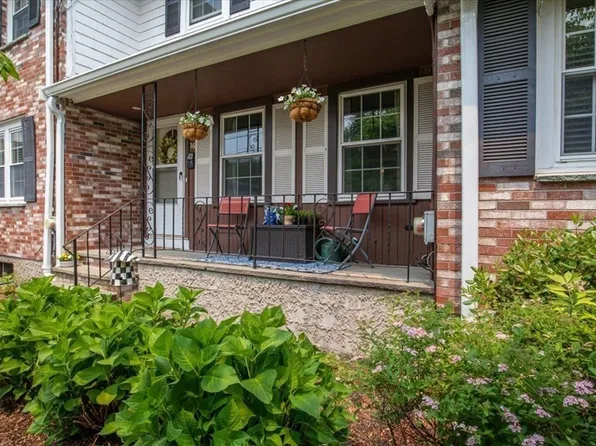16 Clough Rd #16, Dedham, MA 02026