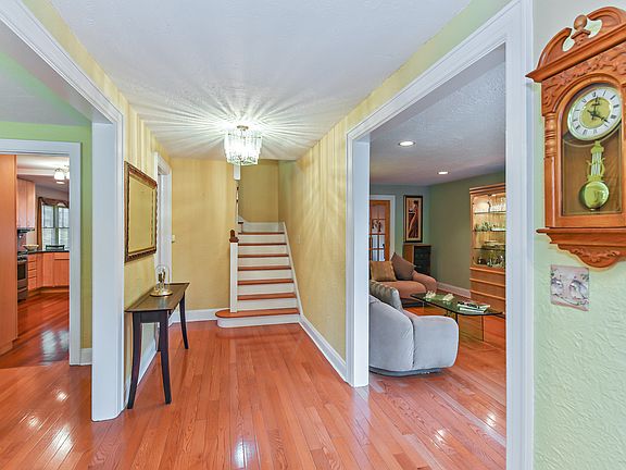 2nd image of 436 Manhattan Ave