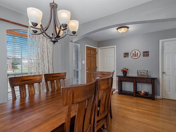 3rd image of 332 Ashley Oak Ln