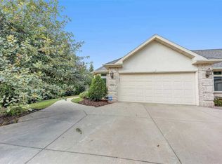 1042 Heyerdahl Hts, Hobart, WI 54155