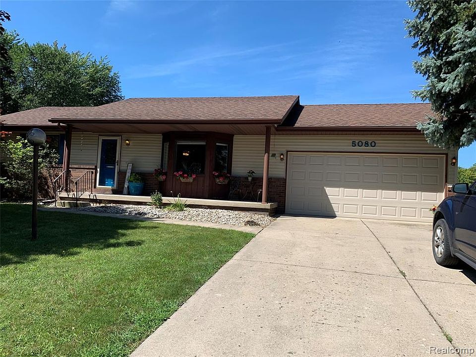 1st image of 5080 Woodstock Dr