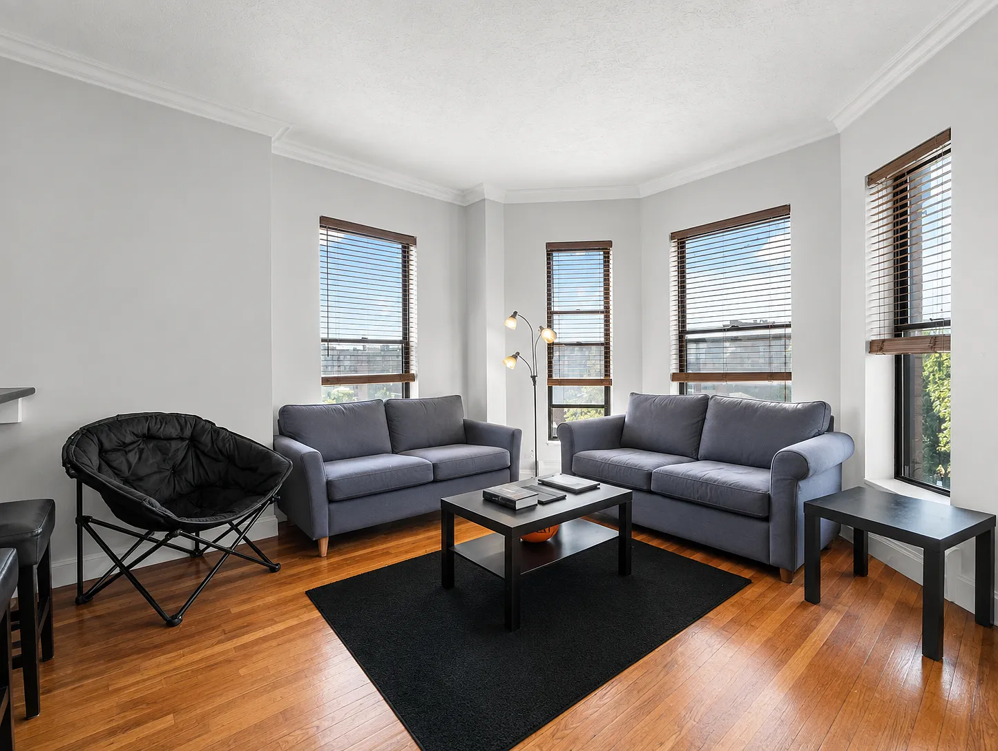 2 bed, 752 sqft, $3,900 — Photo 2