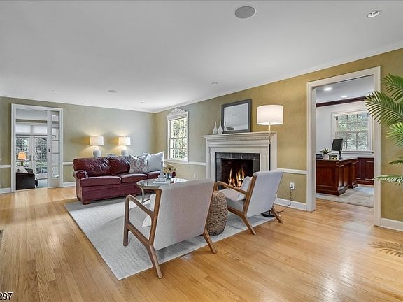 5th image of 14 Kenneth Rd