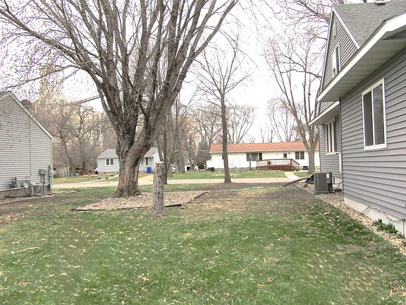 3rd image of 215 7th St