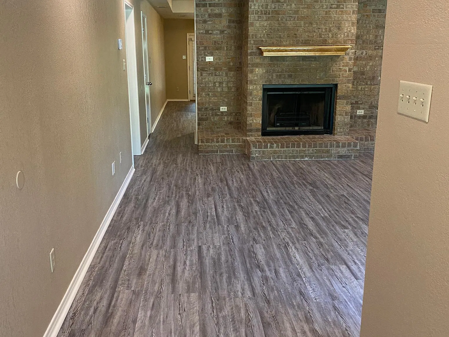 414 Lochridge Dr — Photo 2