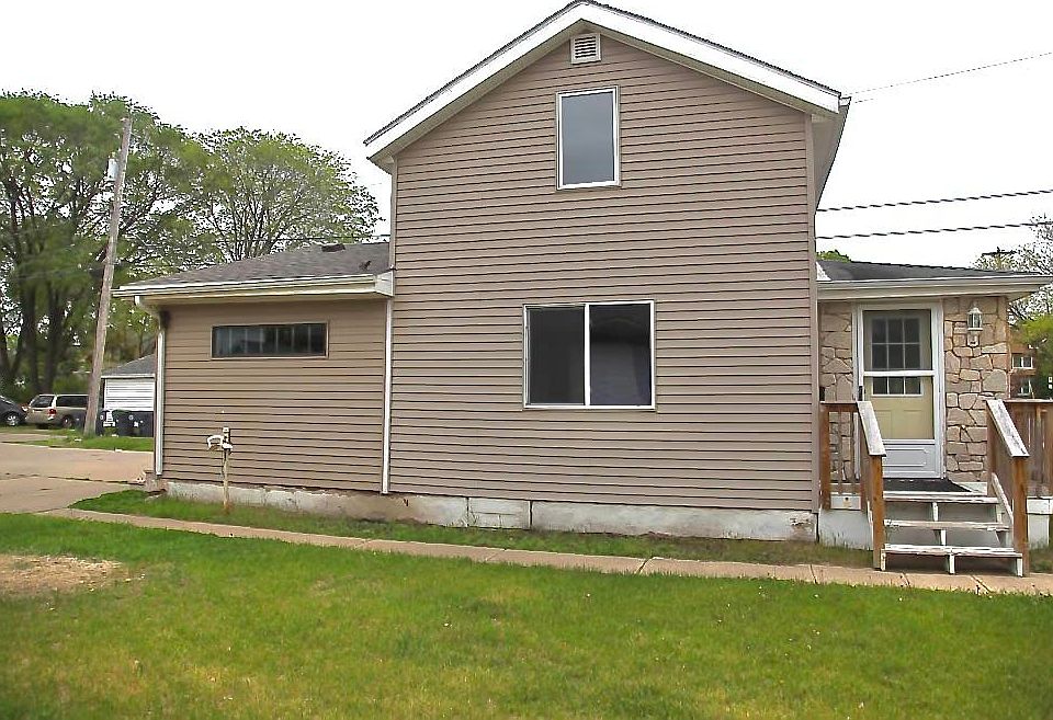 2nd image of 1216 Logan St
