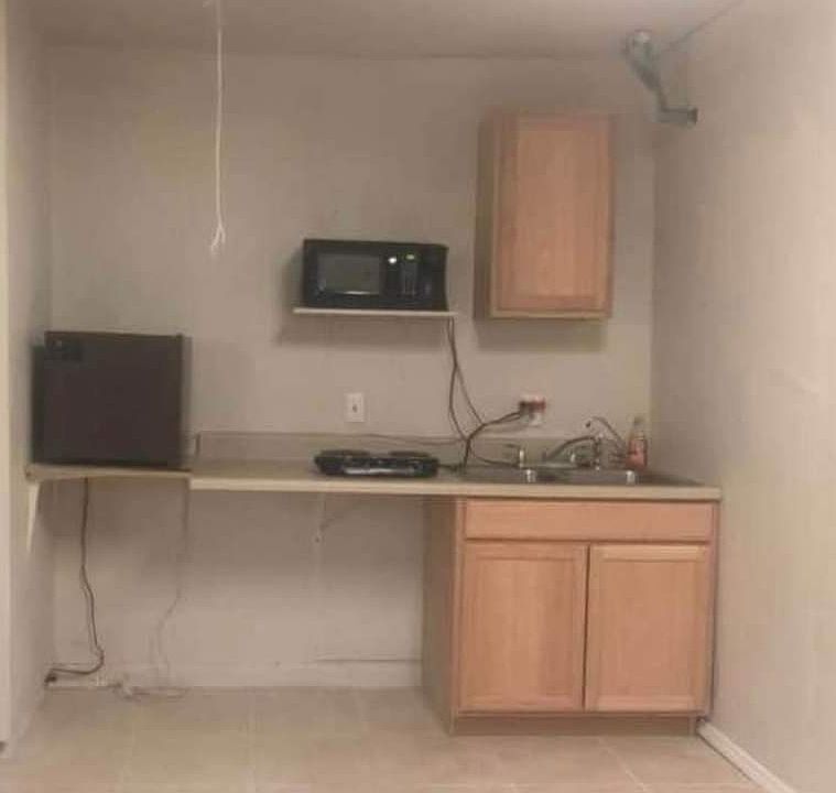 1st image of 637 Kangaroo Dr #B