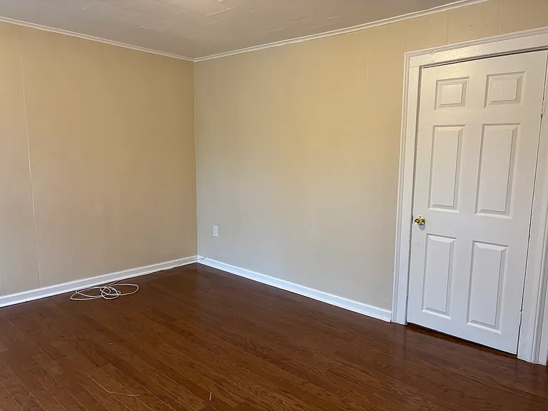 223 Spencer St — Photo 3