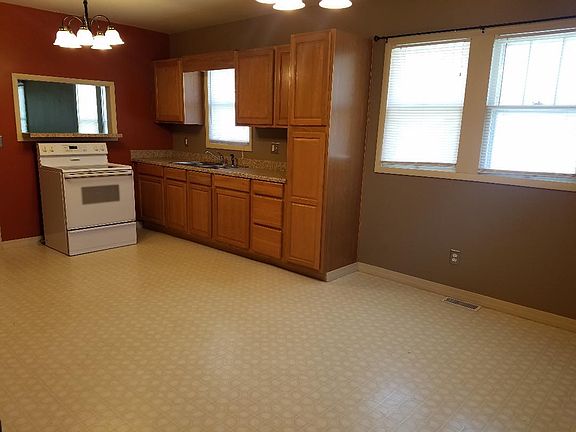 5th image of 913 Sheridan St