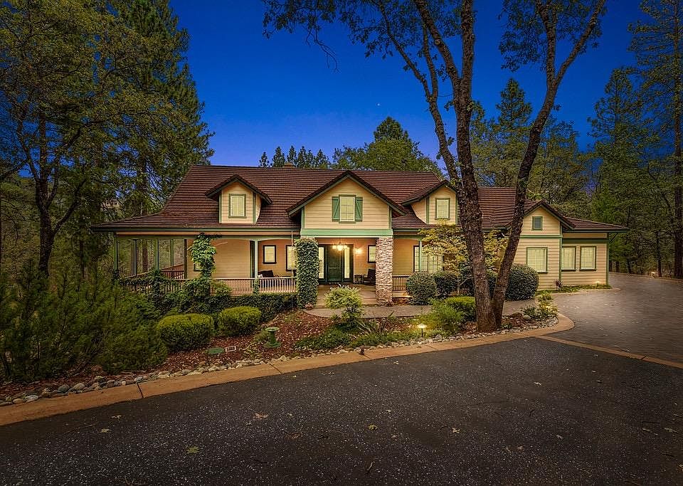 2nd image of 1384 Shady Tree Ln