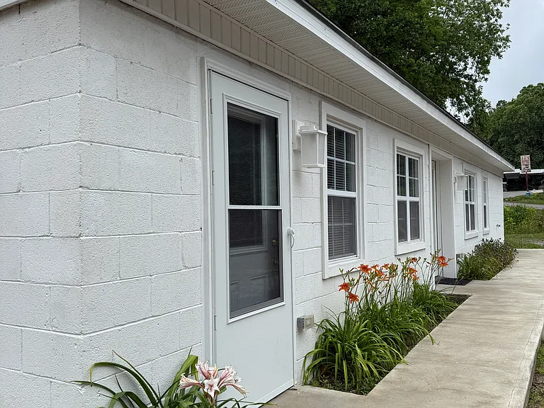 1902 Highway 55 E #1902B — Photo 4