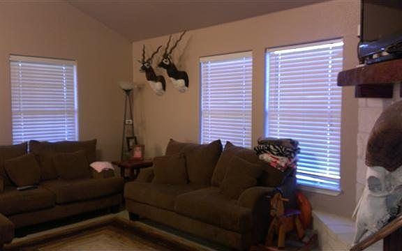 4th image of 855 Pecan Ln
