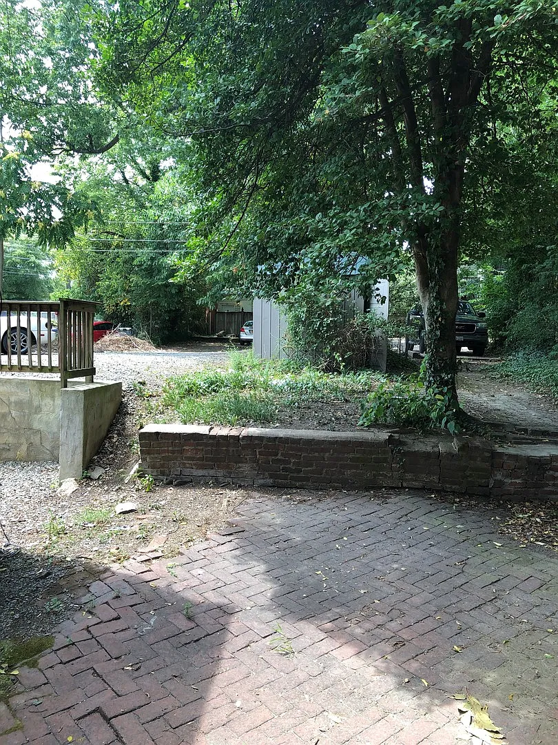 Spacious 4 bdrm/2 bath Home Located in Richmond's Fan District w/Balcony!! Walking Distance to VCU — Photo 3