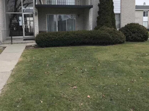 8417 Kennedy Cir Unit 2, Warren, MI 48093