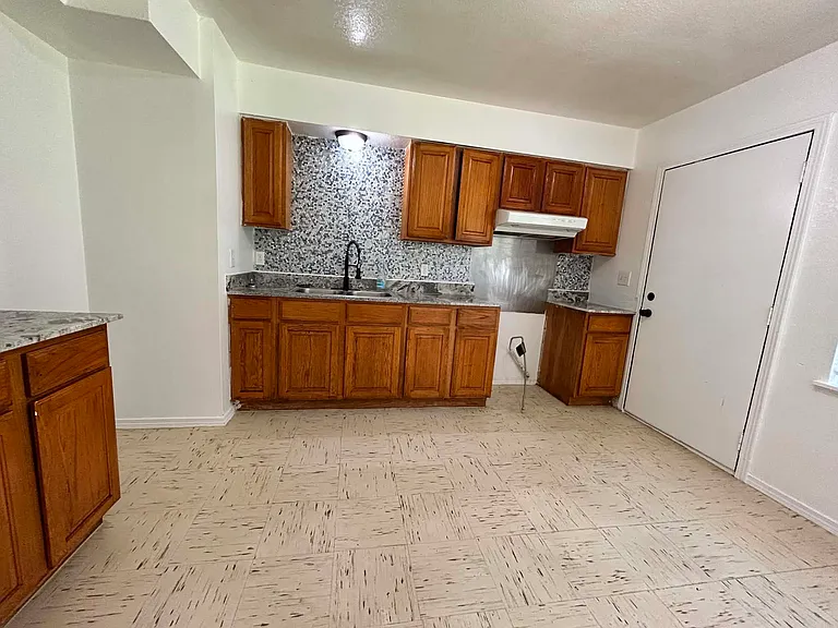 224 Bainbridge Ave — Photo 17
