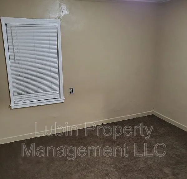 1368 Springdale St — Photo 3
