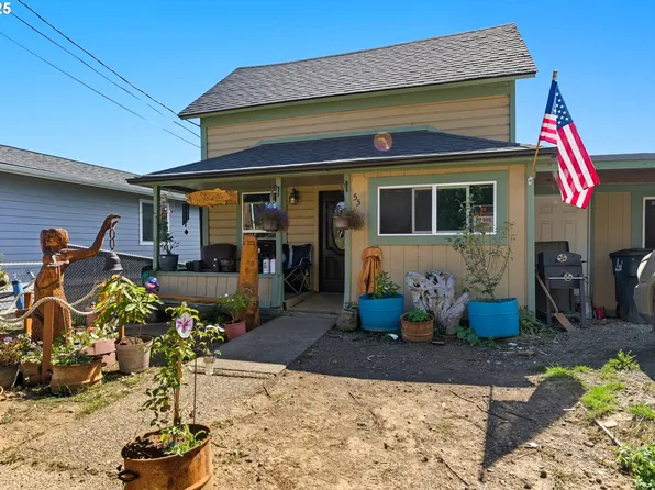 55 W 6th St, Coquille, OR 97423
