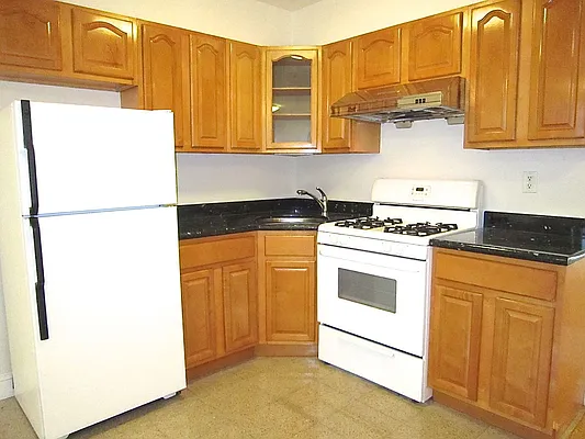 Rented by City Connections Realty | media 19