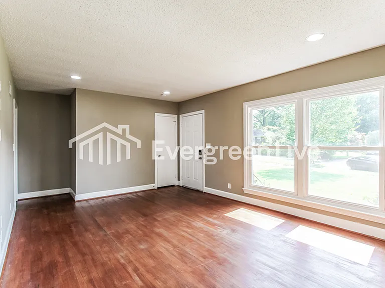12 Fairway Dr — Photo 3