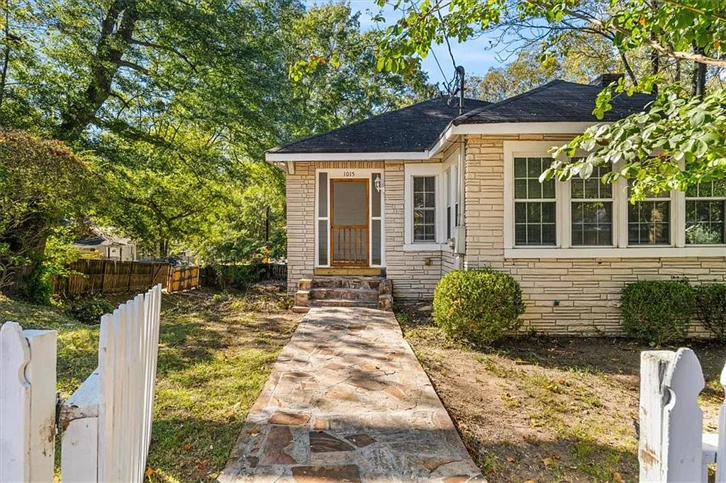 4 bed, 2.0 bath, 1172 sqft, $3,100 — Photo 1