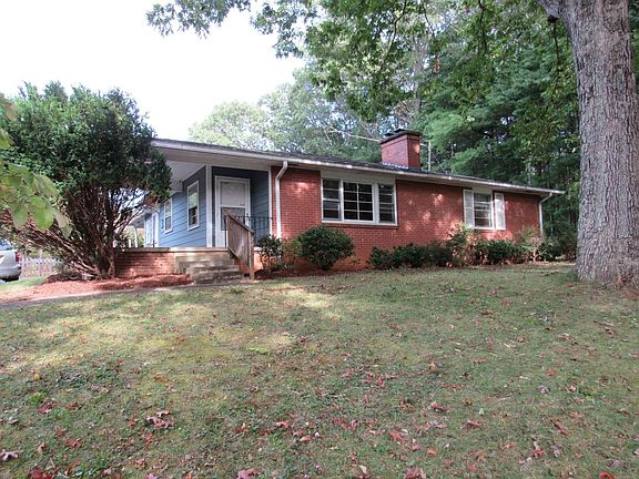 Front Yard has lots of room