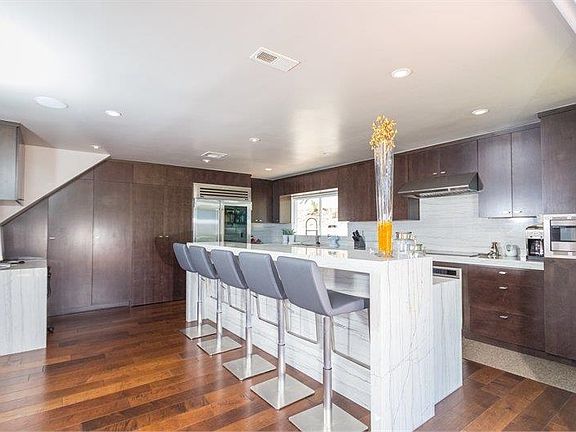 5th image of 7166 La Jolla Scenic Dr S