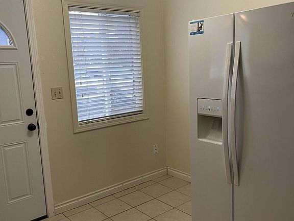 4th image of 2722 E 6th St #2722