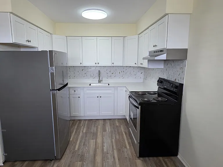 256 Belleville Ave #B3 — Photo 2