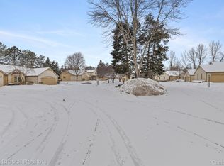 7364 Sherwood Creek Ct #21, West Bloomfield, MI 48322