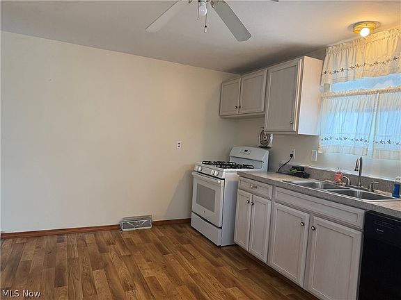 4th image of 15300 Holland Rd