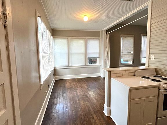 3rd image of 909 Haines Ave APT D