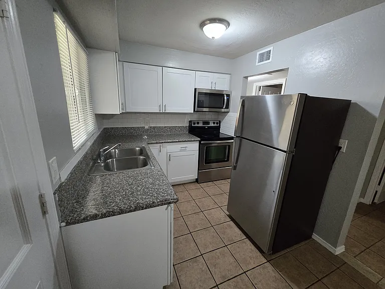 733 W 5th Ave #2 — Photo 15