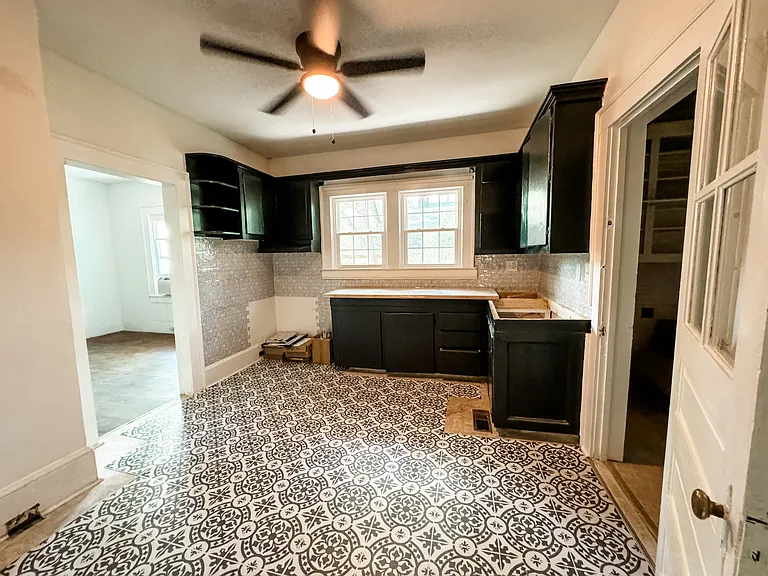 1003 Lexington Ave — Photo 11