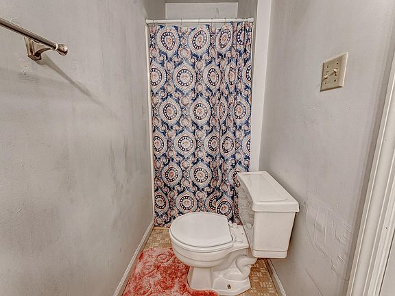 4th image of 222 Eastland Ave #1