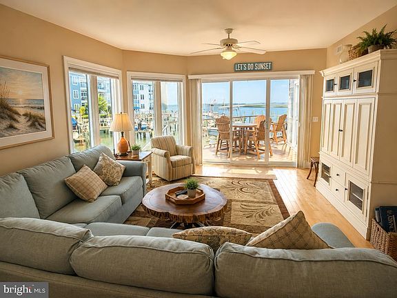 3rd image of 6321 Captains Ln Unit 116