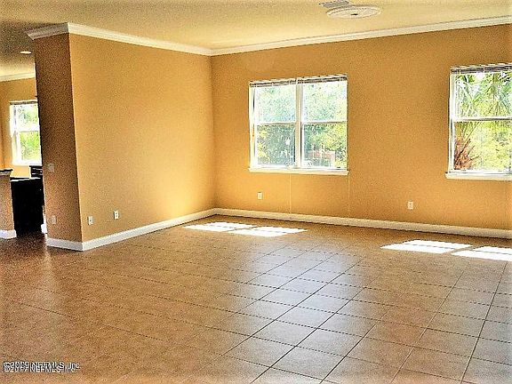 4th image of 151 Hidden Palms Ln