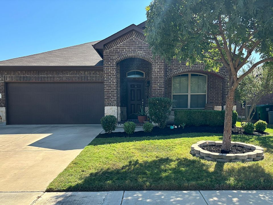 1st image of 1056 Meadow Scape Dr
