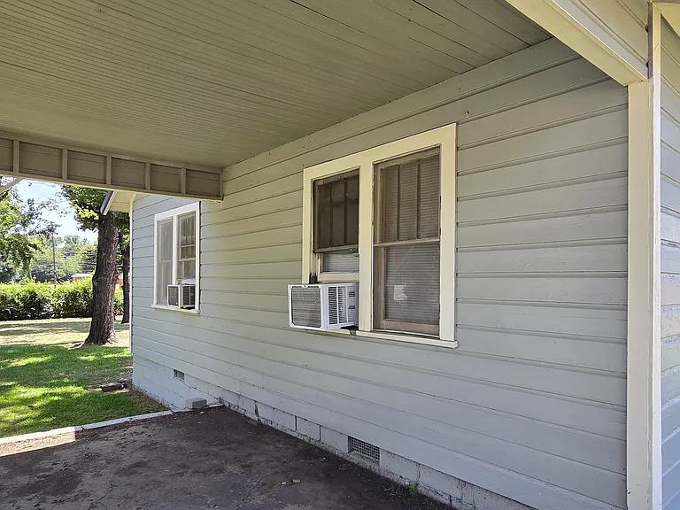 813 S Rogers St — Photo 28