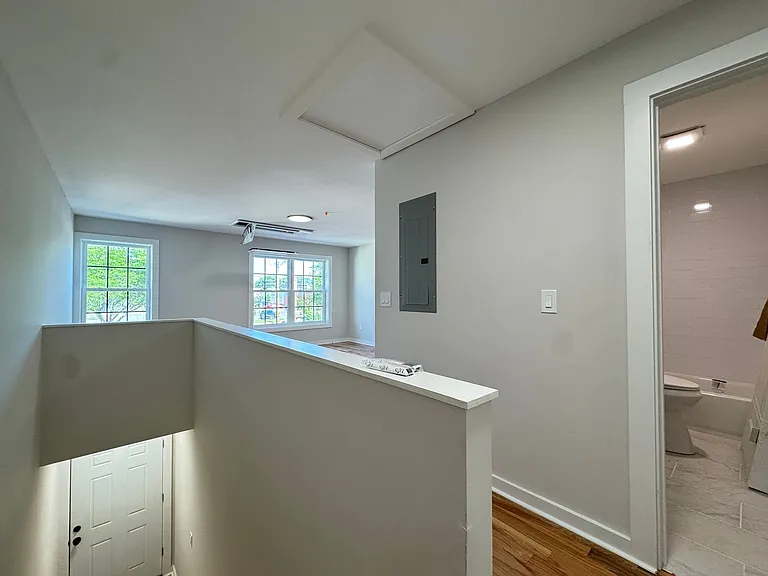 358 Campbell Ave — Photo 23