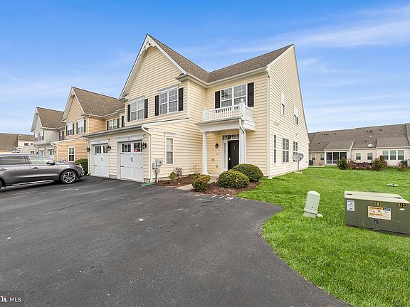 2nd image of 123 E Bourne Way Unit 11-6